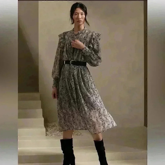 Banana Republic Dresses & Skirts - Banana Republic FLUTTER MIDI SHIRTDRESS